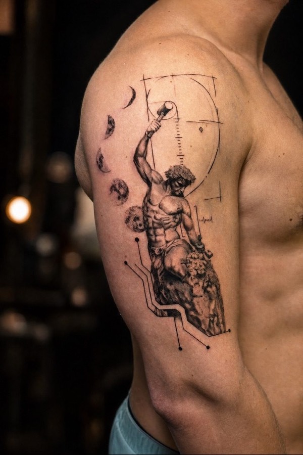 Tatuagem Self Made Man em realismo, geométrico, feita por Leonardo Fonseca em São Luís – MA