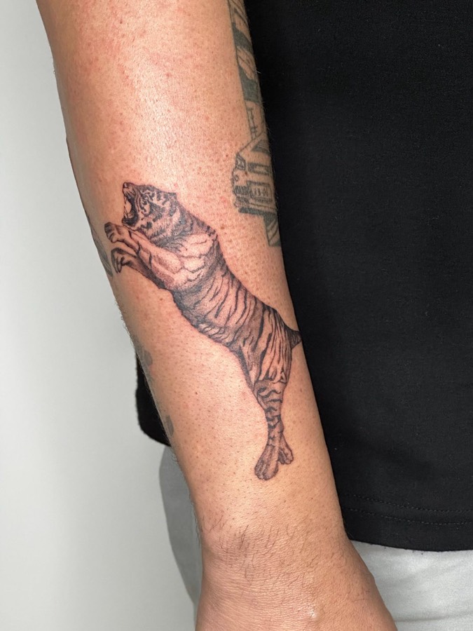 Tatuagem Tigre em realismo, feita por Leonardo Fonseca em São Luís – MA